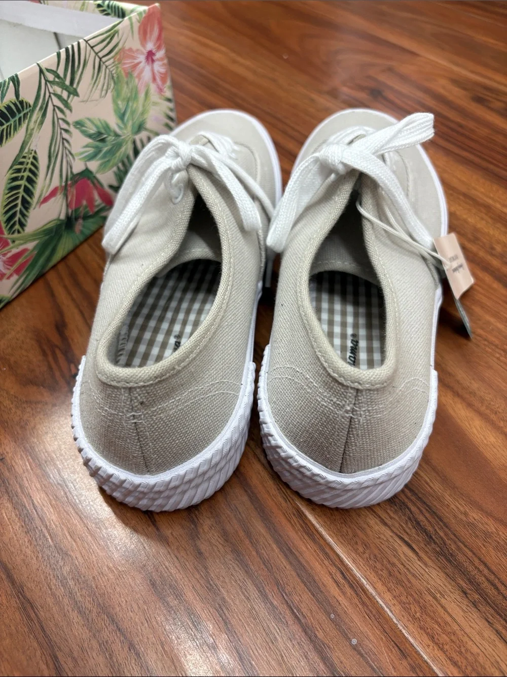 Tommy bahama shoes 9